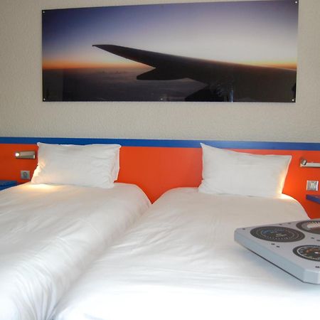 Ibis Styles Marseille Aeroport Hotel Vitrolles  Bagian luar foto