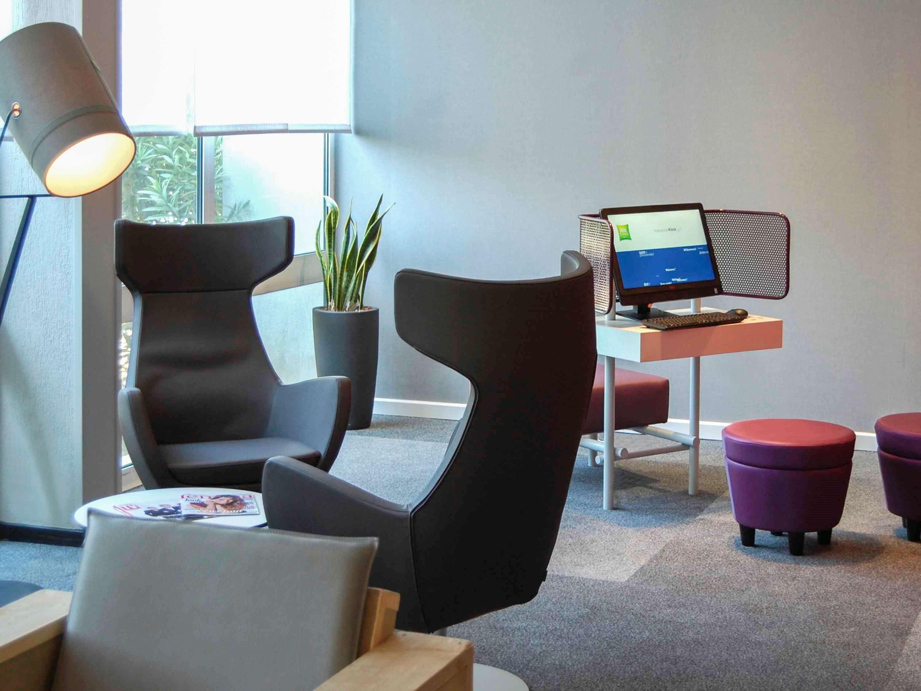Ibis Styles Marseille Aeroport Hotel Vitrolles  Bagian luar foto