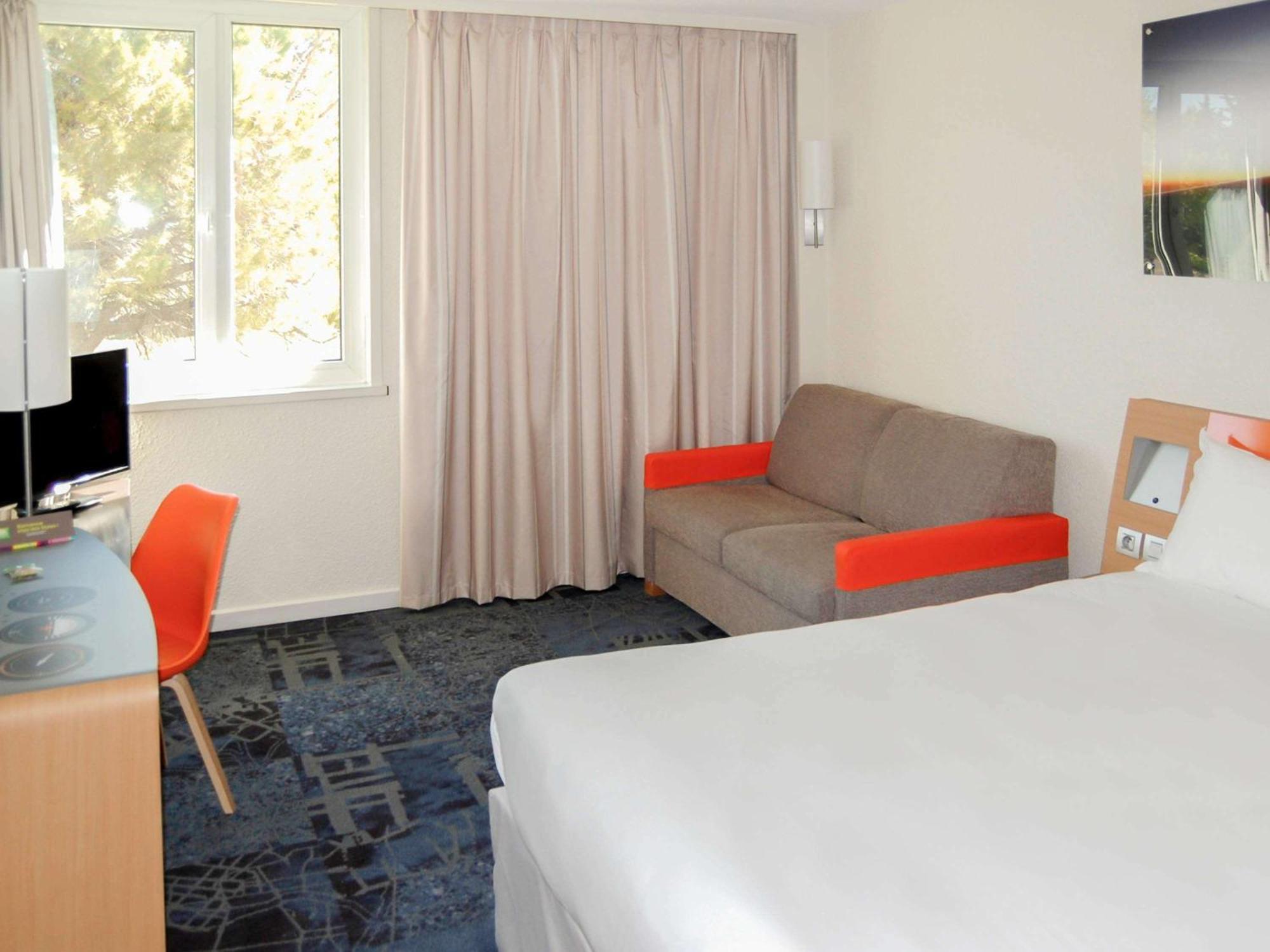 Ibis Styles Marseille Aeroport Hotel Vitrolles  Bagian luar foto