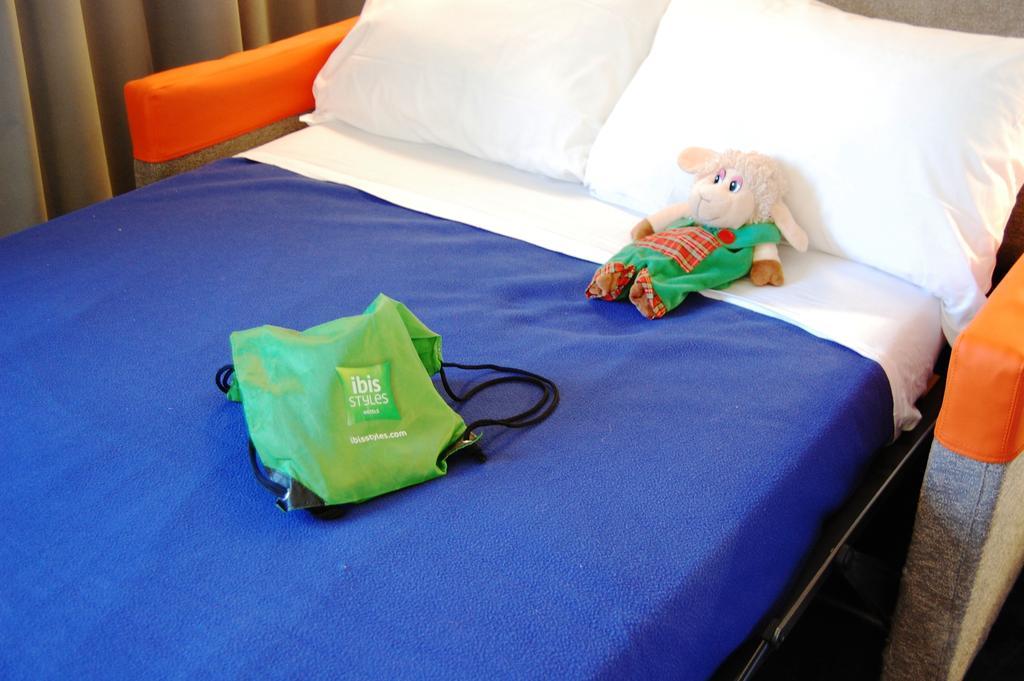 Ibis Styles Marseille Aeroport Hotel Vitrolles  Bagian luar foto
