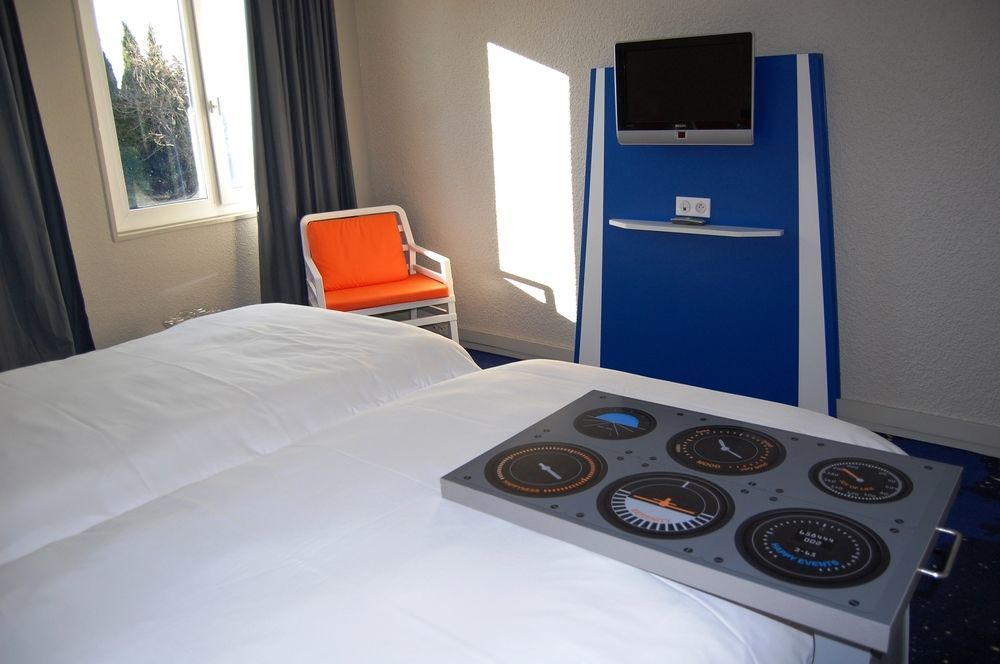 Ibis Styles Marseille Aeroport Hotel Vitrolles  Bagian luar foto