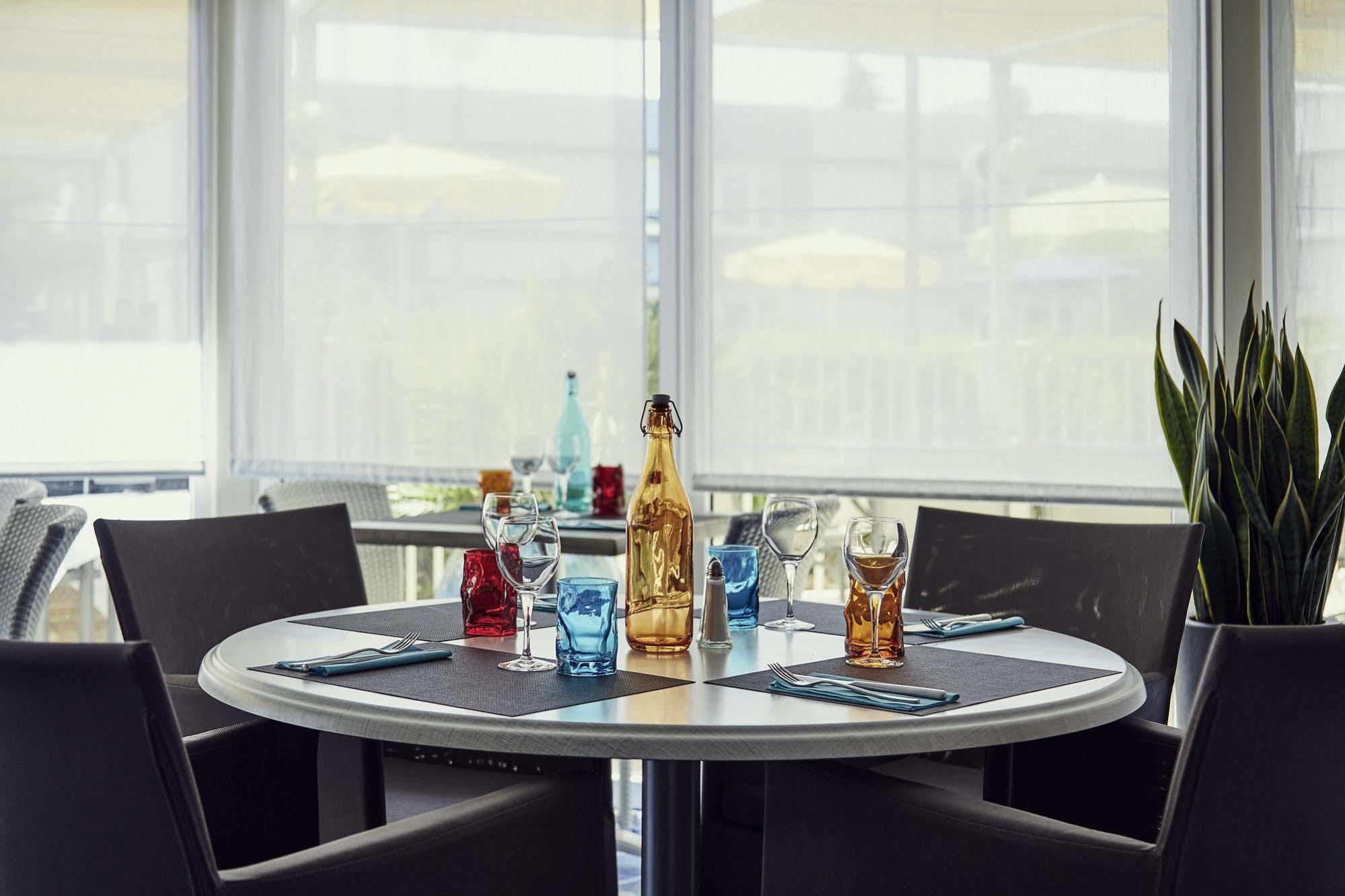 Ibis Styles Marseille Aeroport Hotel Vitrolles  Bagian luar foto